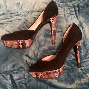 Women’s size 8 medium snake skin black suede heel
